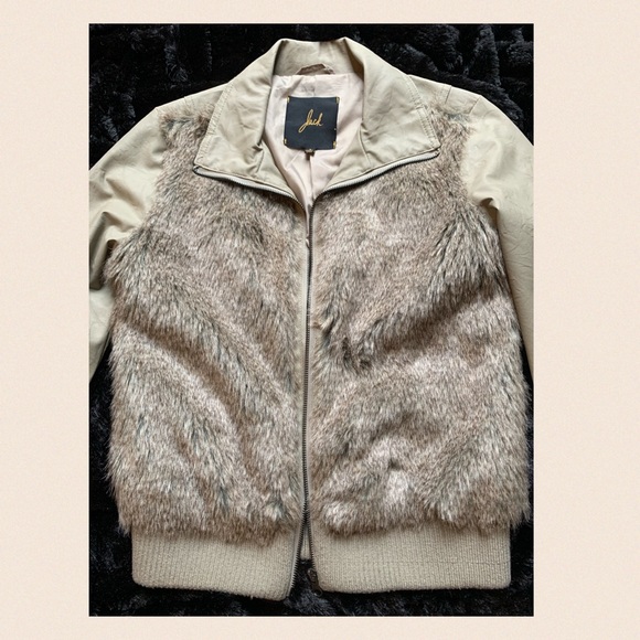 Jack BB Dakota Faux Fur Jacket - size small - EUC - Picture 2 of 8